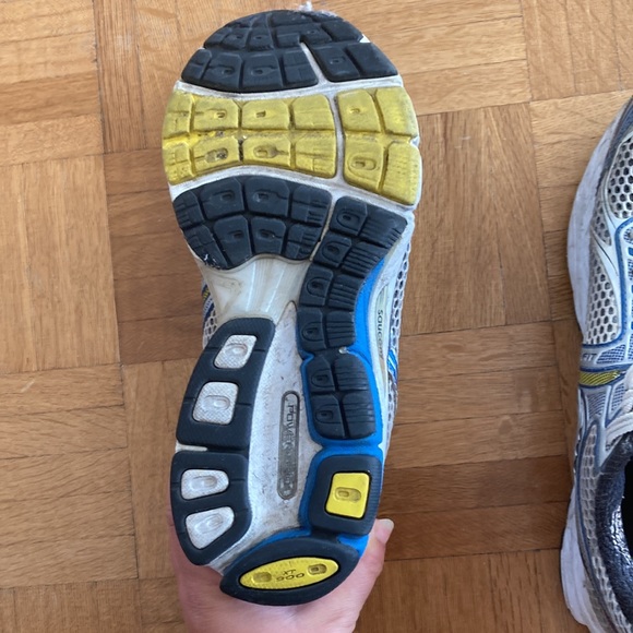 Saucony triumph 9 men’s sneakers in good condition size 8.5 - Picture 2 of 3